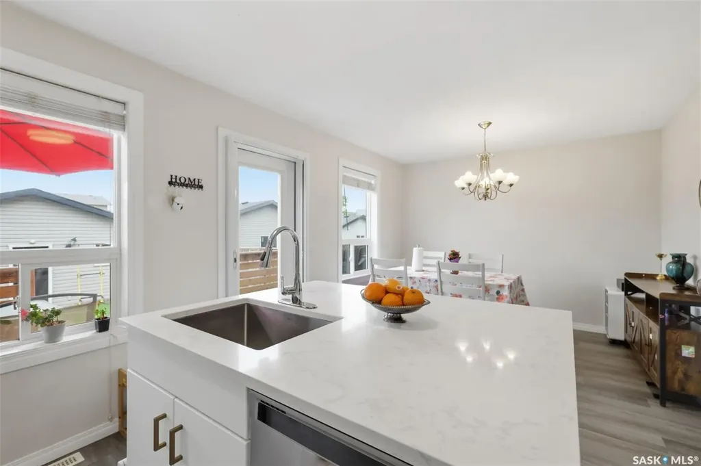 422 Blakeney Crescent Saskatoon SK S7L 7N5