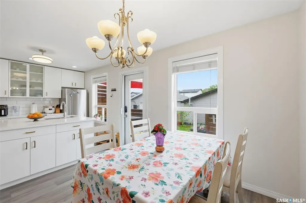 422 Blakeney Crescent Saskatoon SK S7L 7N5