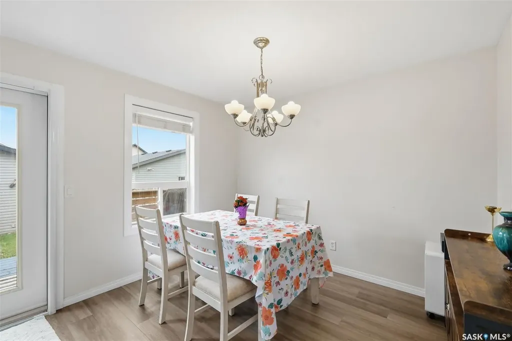 422 Blakeney Crescent Saskatoon SK S7L 7N5