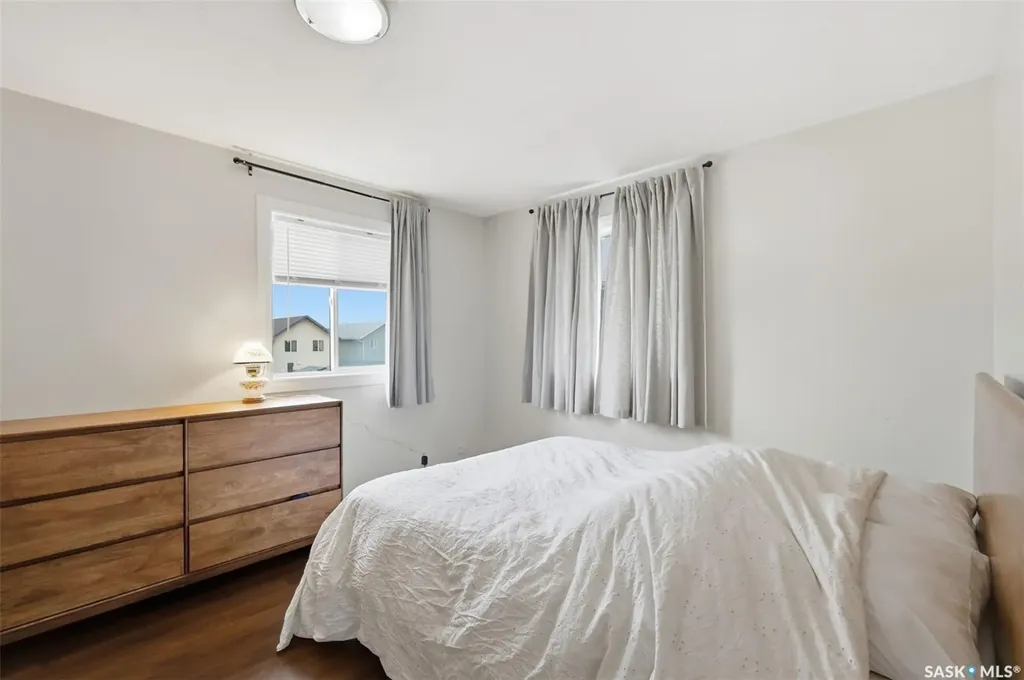 422 Blakeney Crescent Saskatoon SK S7L 7N5