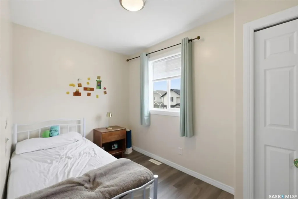 422 Blakeney Crescent Saskatoon SK S7L 7N5