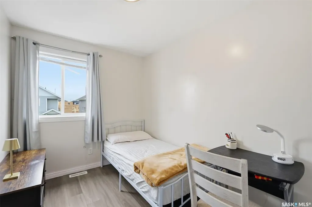 422 Blakeney Crescent Saskatoon SK S7L 7N5