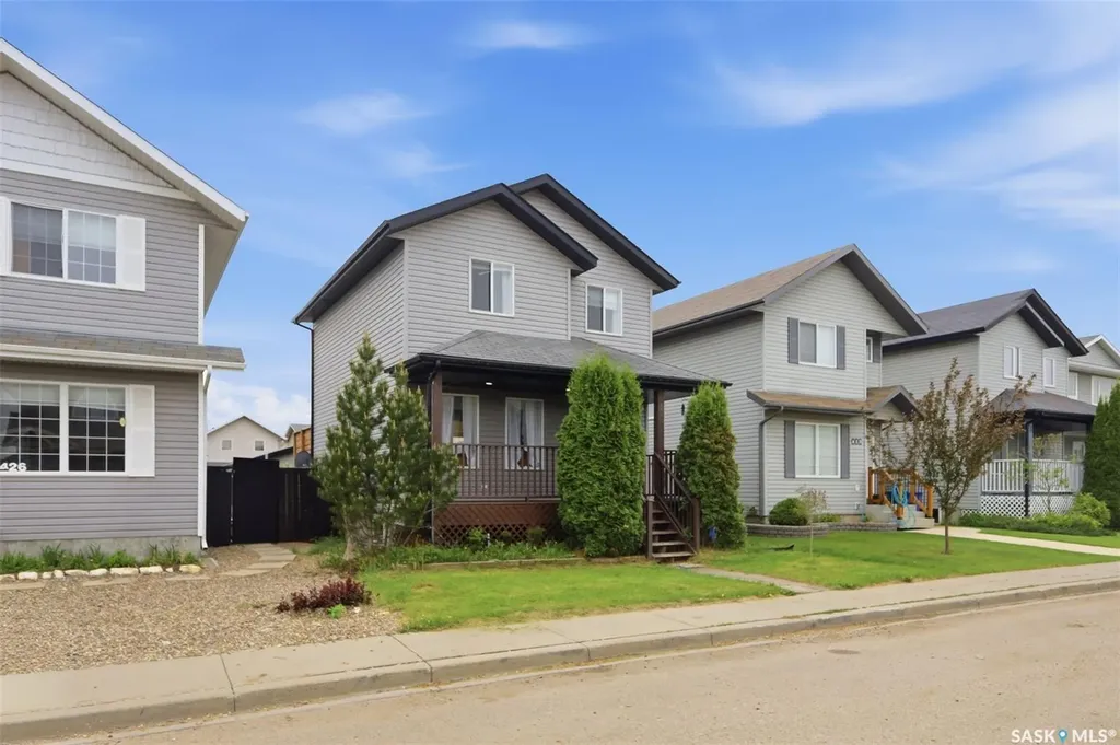 422 Blakeney Crescent Saskatoon SK S7L 7N5