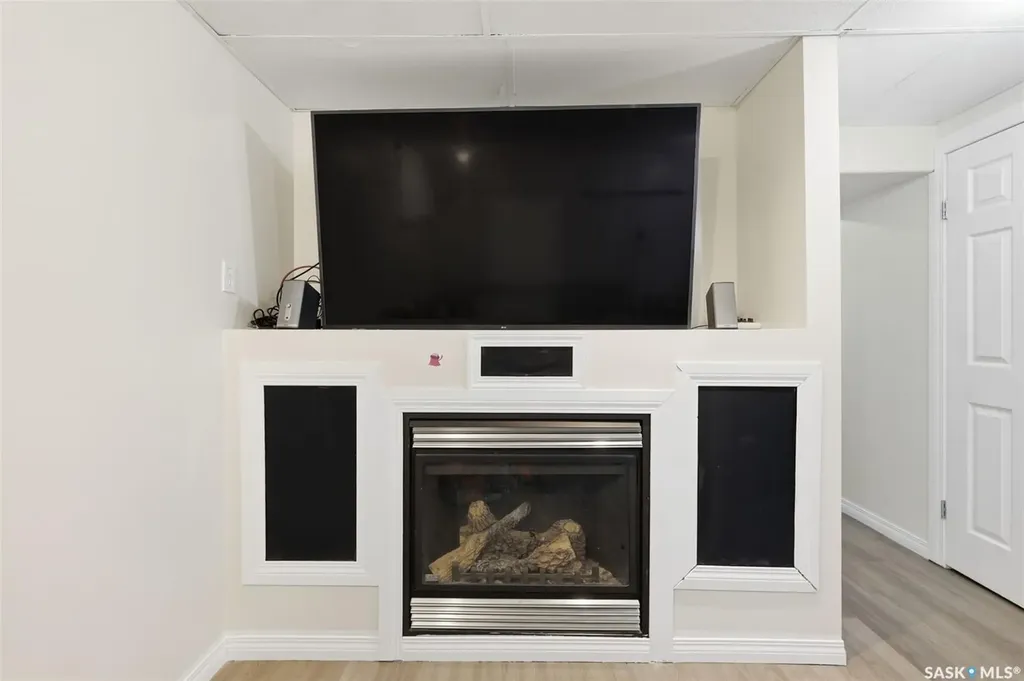422 Blakeney Crescent Saskatoon SK S7L 7N5