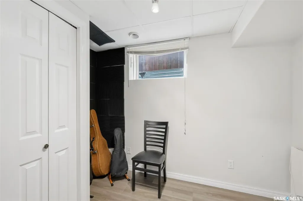 422 Blakeney Crescent Saskatoon SK S7L 7N5