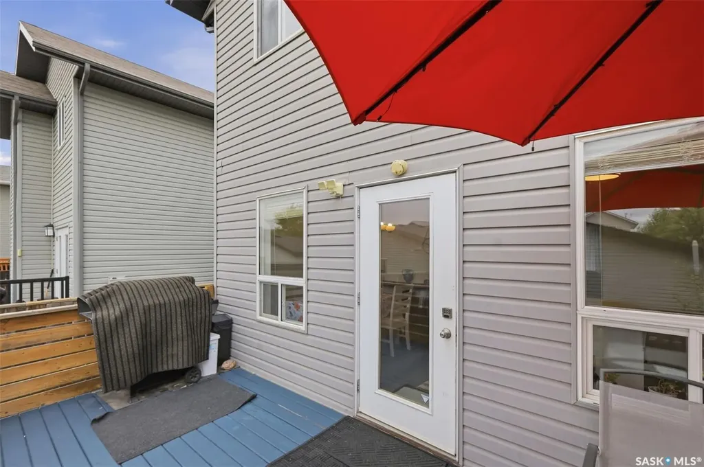 422 Blakeney Crescent Saskatoon SK S7L 7N5