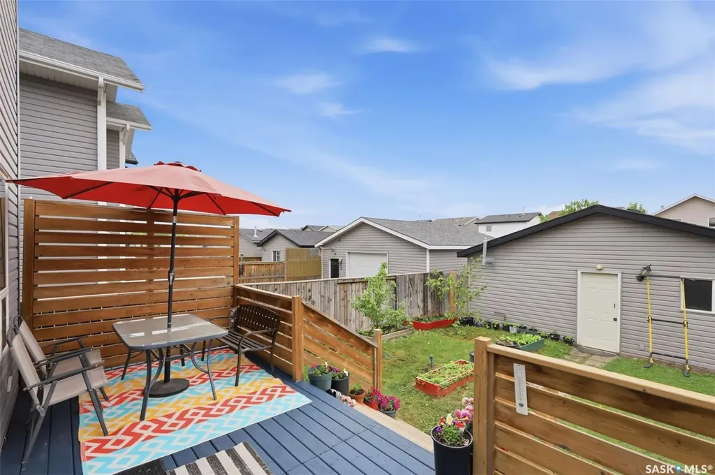 422 Blakeney Crescent Saskatoon SK S7L 7N5