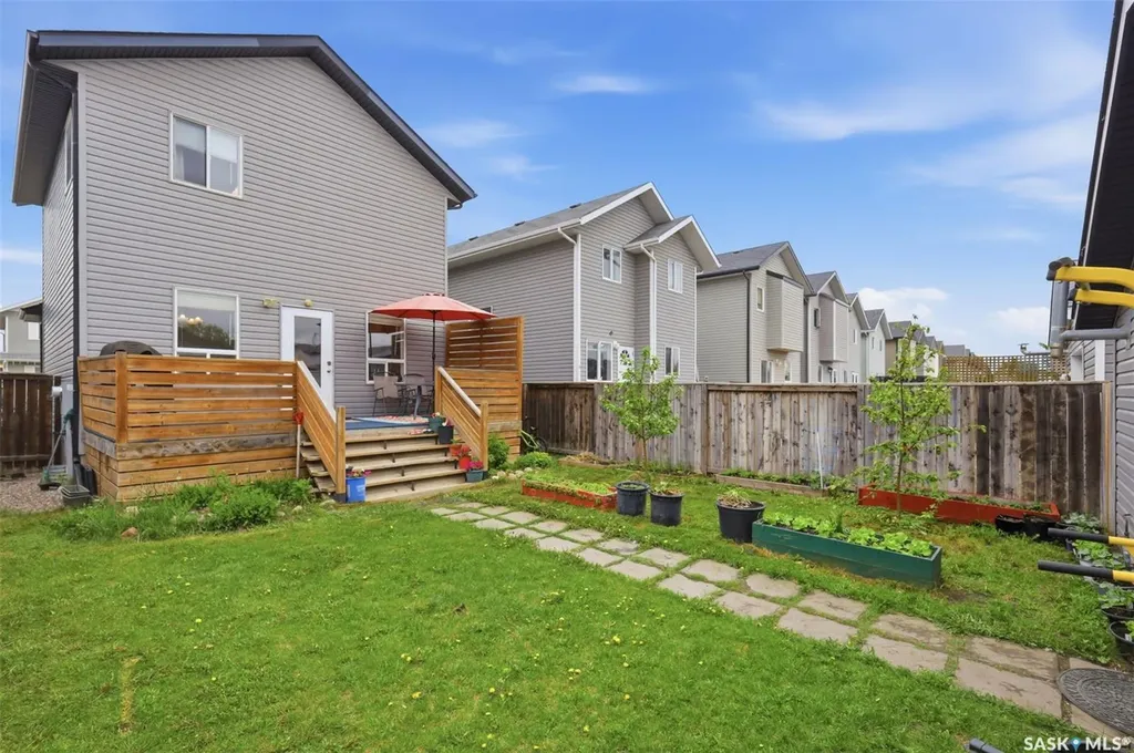 422 Blakeney Crescent Saskatoon SK S7L 7N5