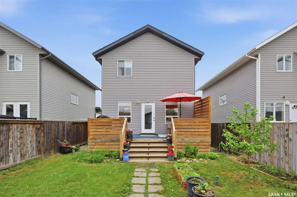 422 Blakeney Crescent Saskatoon SK S7L 7N5