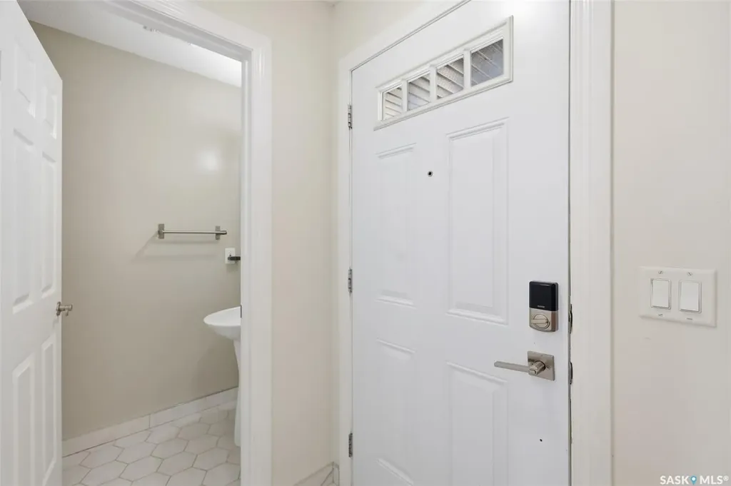 422 Blakeney Crescent Saskatoon SK S7L 7N5