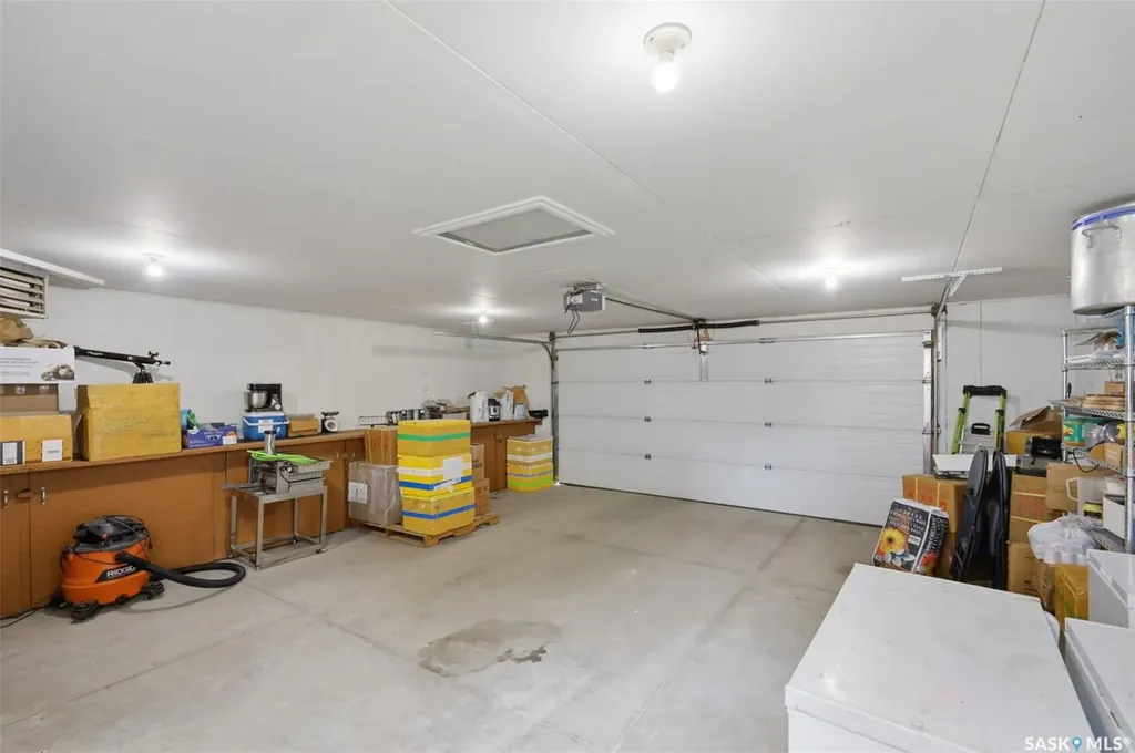 422 Blakeney Crescent Saskatoon SK S7L 7N5