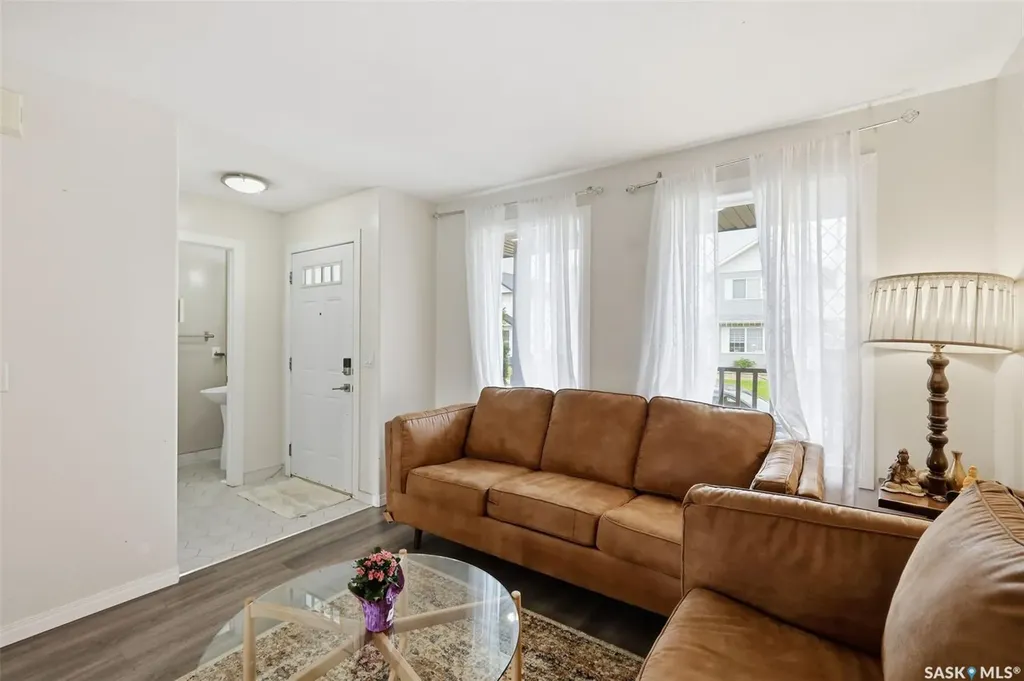 422 Blakeney Crescent Saskatoon SK S7L 7N5