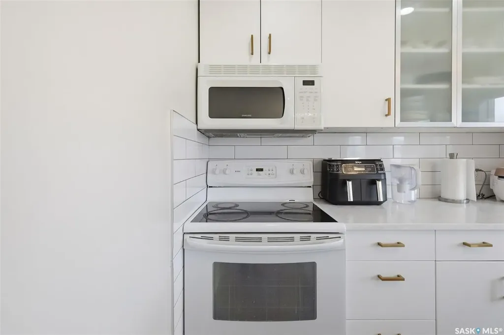 422 Blakeney Crescent Saskatoon SK S7L 7N5