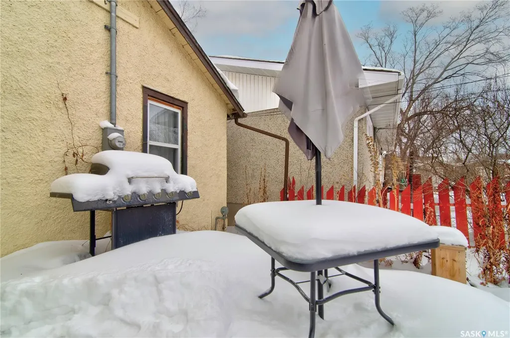 1035 Wallace Street Regina SK S4N 3Y7