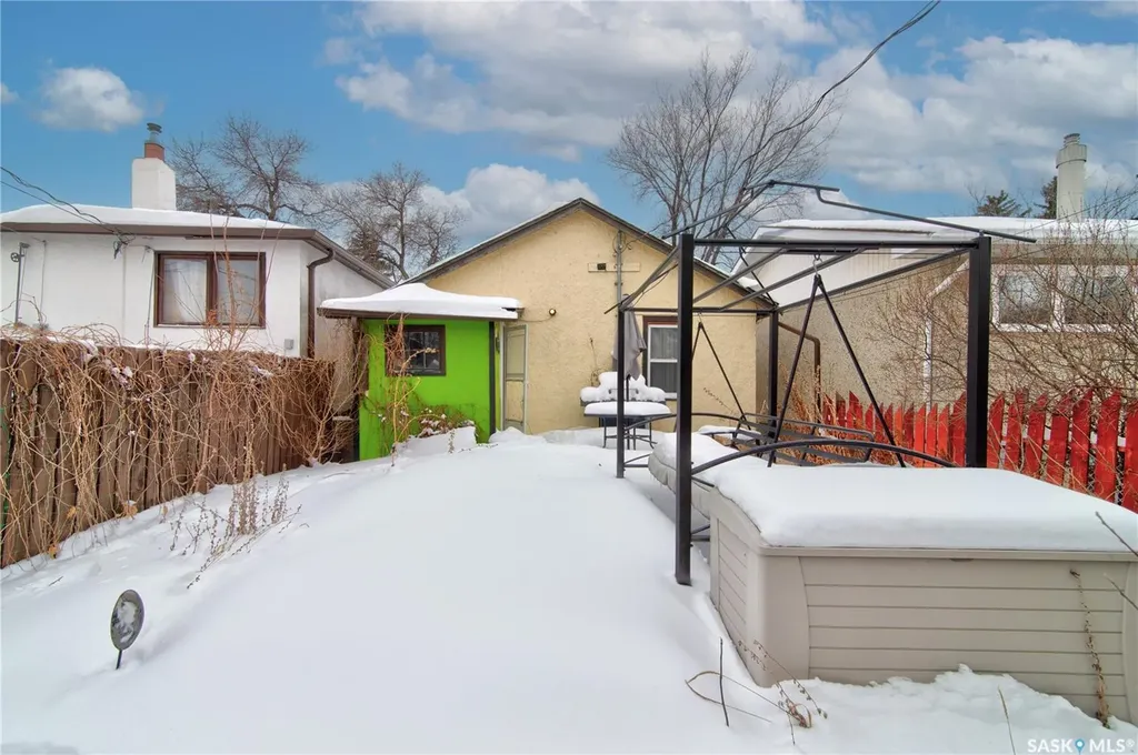 1035 Wallace Street Regina SK S4N 3Y7