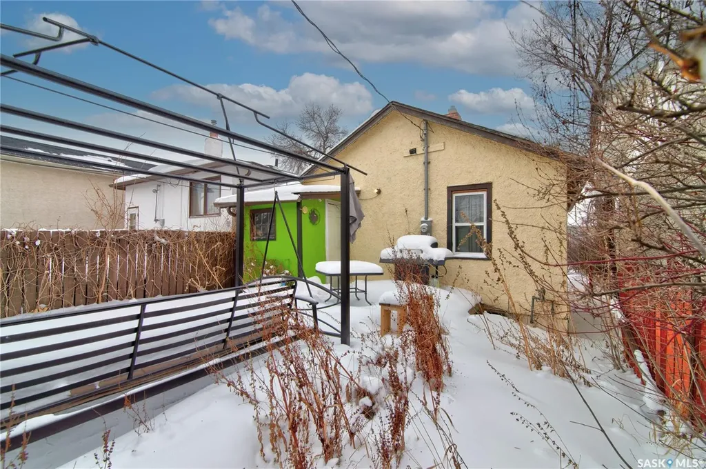 1035 Wallace Street Regina SK S4N 3Y7
