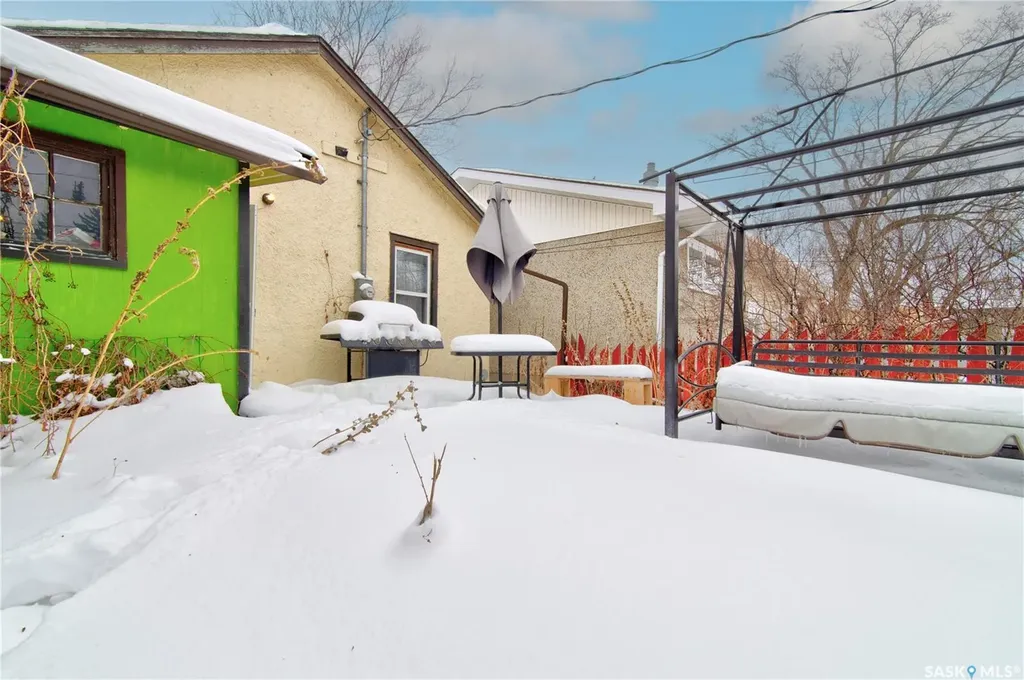 1035 Wallace Street Regina SK S4N 3Y7