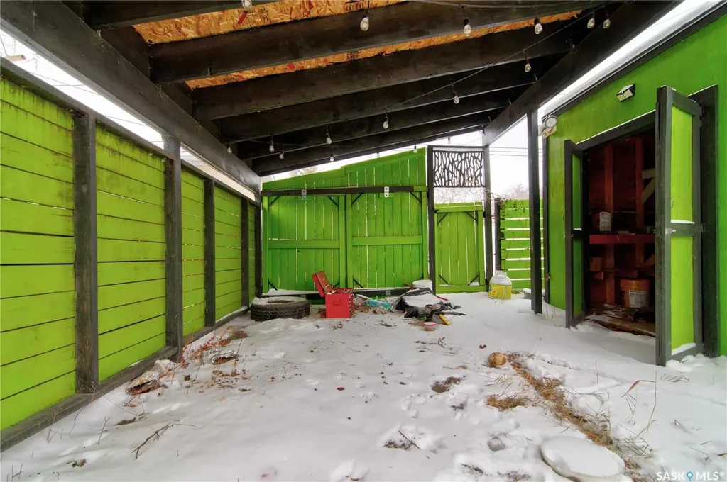 1035 Wallace Street Regina SK S4N 3Y7