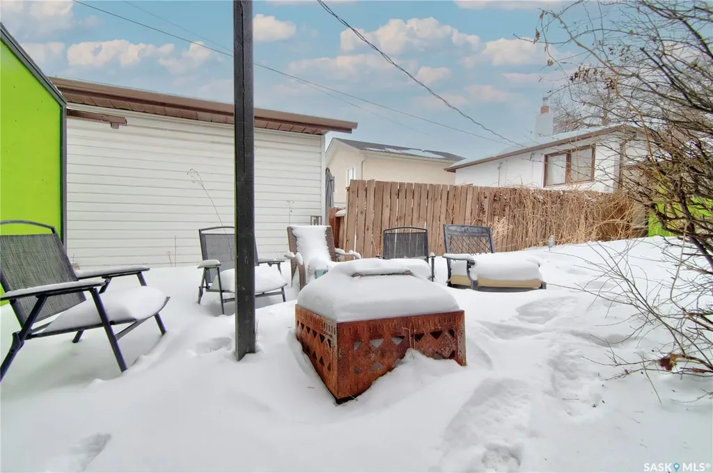 1035 Wallace Street Regina SK S4N 3Y7