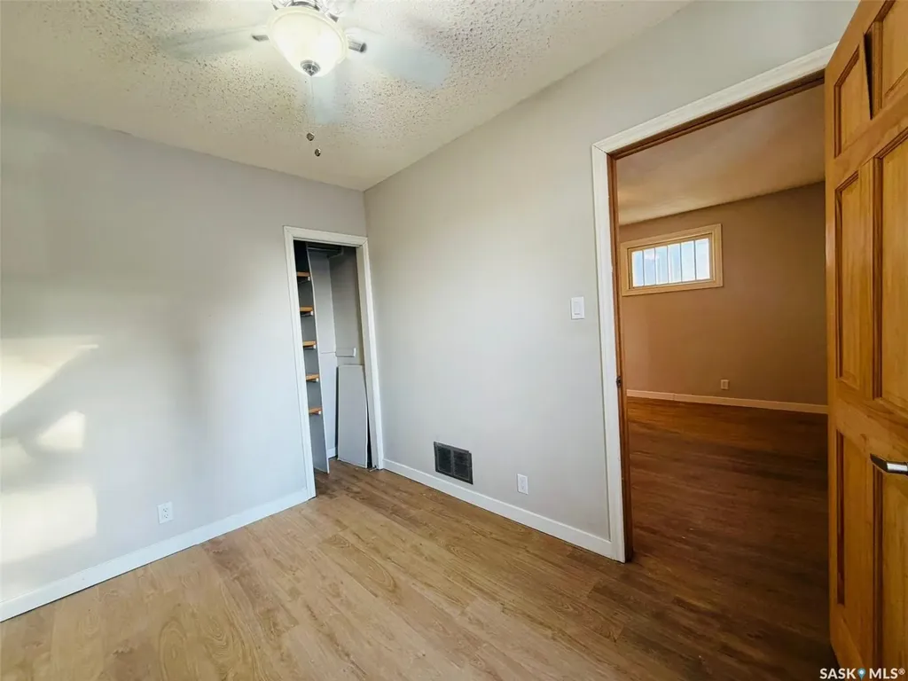 1035 Wallace Street Regina SK S4N 3Y7