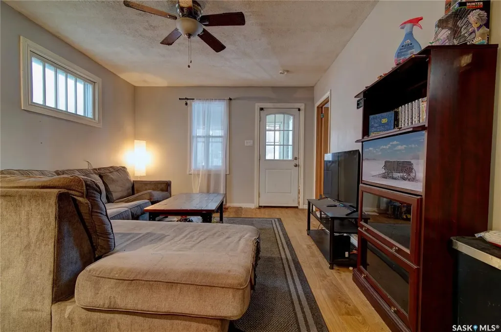 1035 Wallace Street Regina SK S4N 3Y7