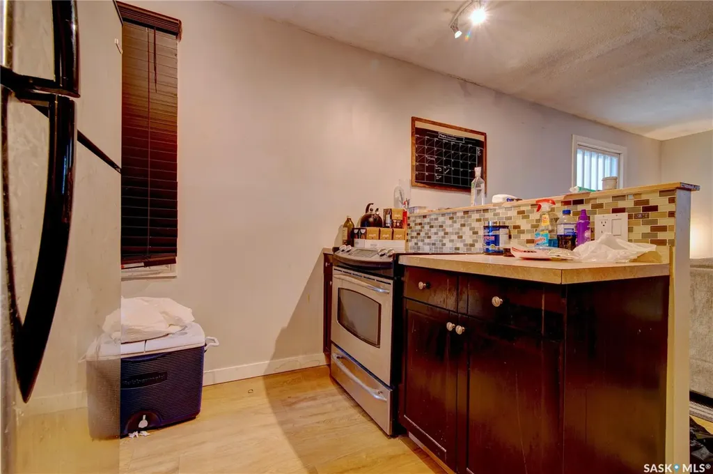 1035 Wallace Street Regina SK S4N 3Y7