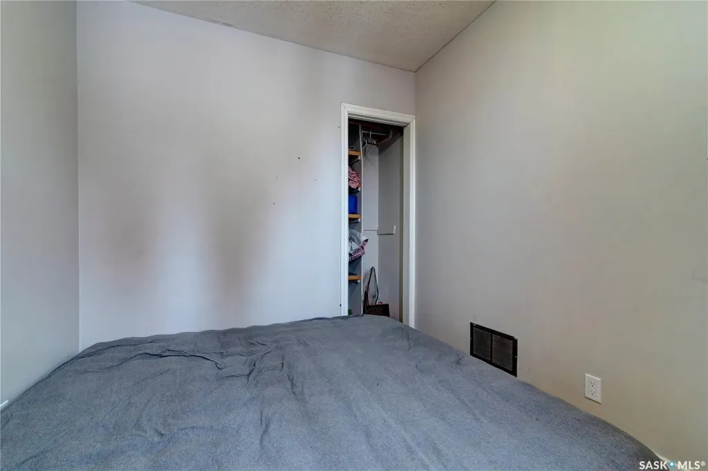 1035 Wallace Street Regina SK S4N 3Y7