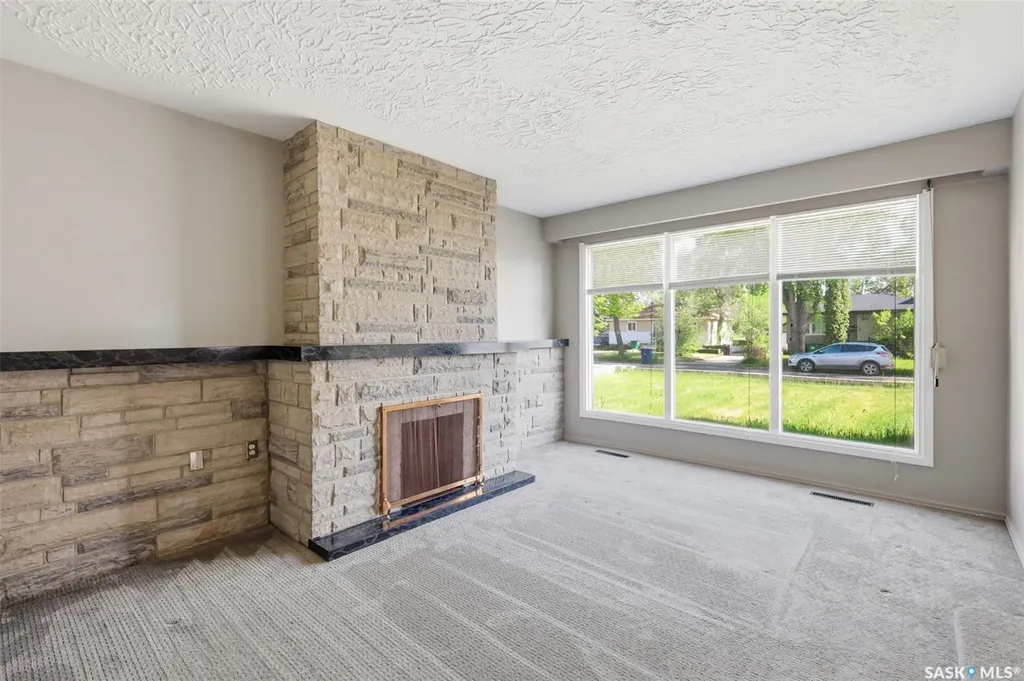 306 108th Street W Saskatoon SK S7N 1P8