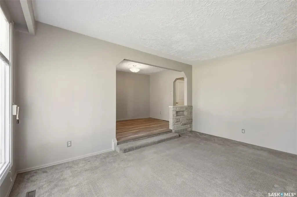 306 108th Street W Saskatoon SK S7N 1P8