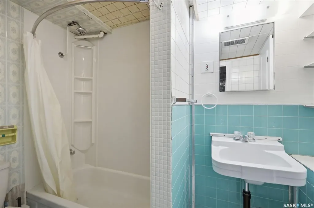306 108th Street W Saskatoon SK S7N 1P8