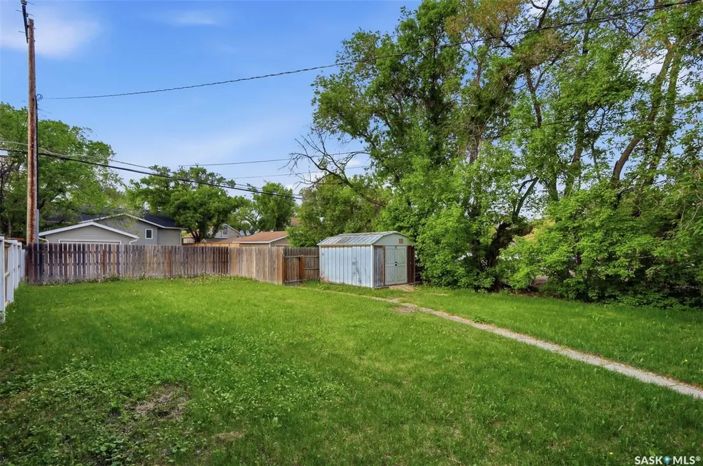 306 108th Street W Saskatoon SK S7N 1P8
