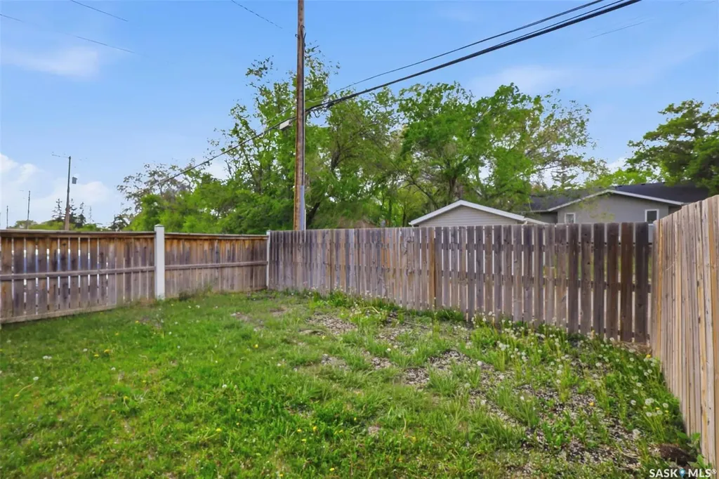 306 108th Street W Saskatoon SK S7N 1P8