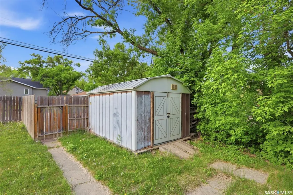 306 108th Street W Saskatoon SK S7N 1P8
