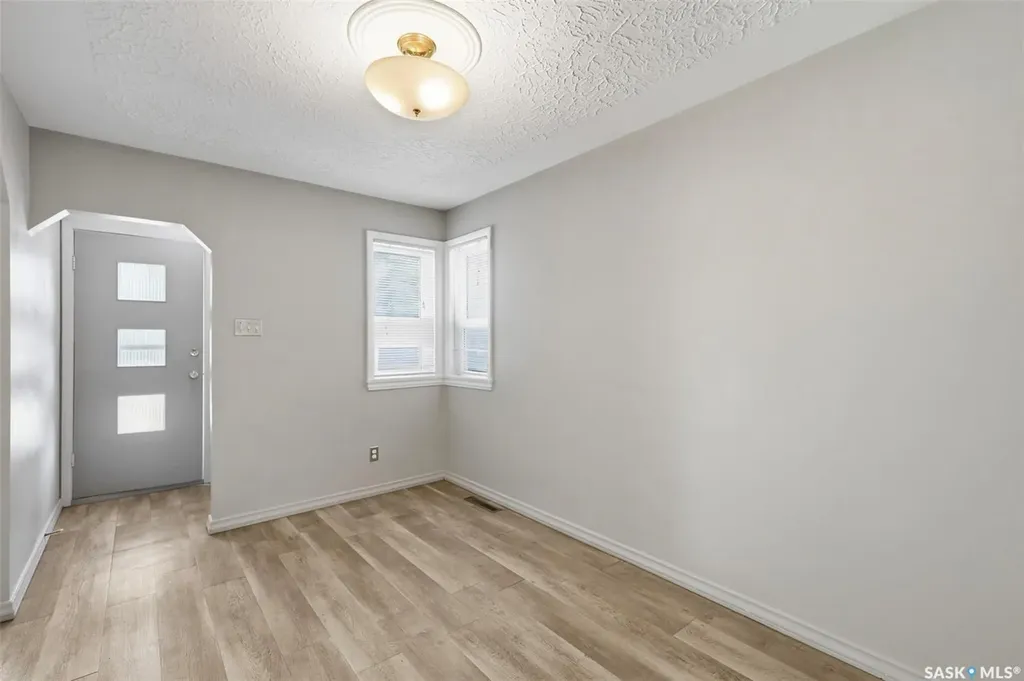 306 108th Street W Saskatoon SK S7N 1P8