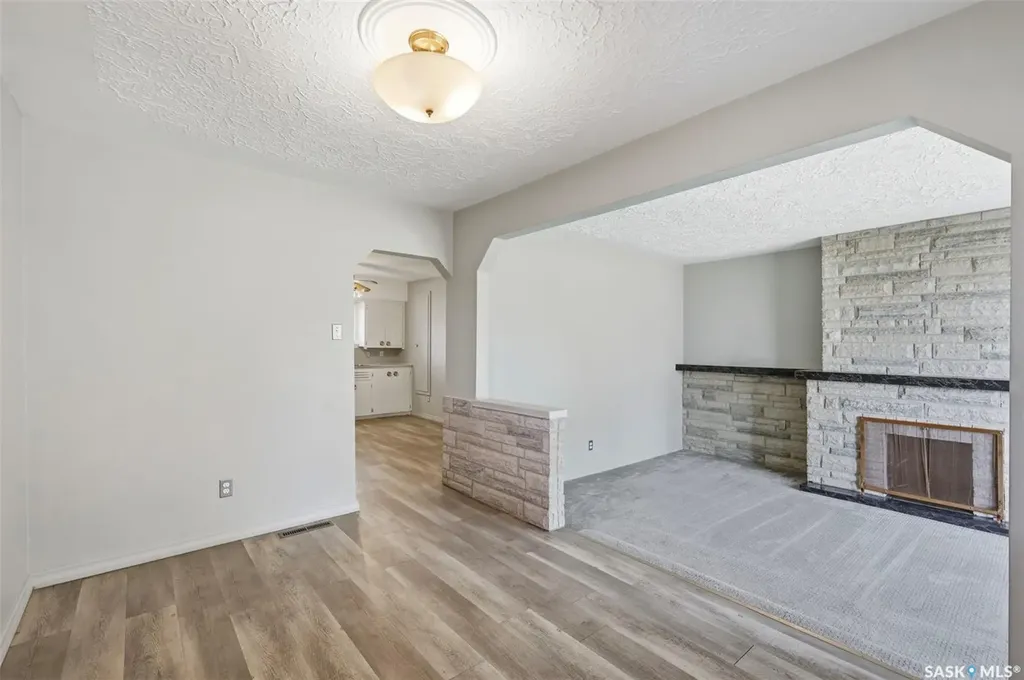 306 108th Street W Saskatoon SK S7N 1P8