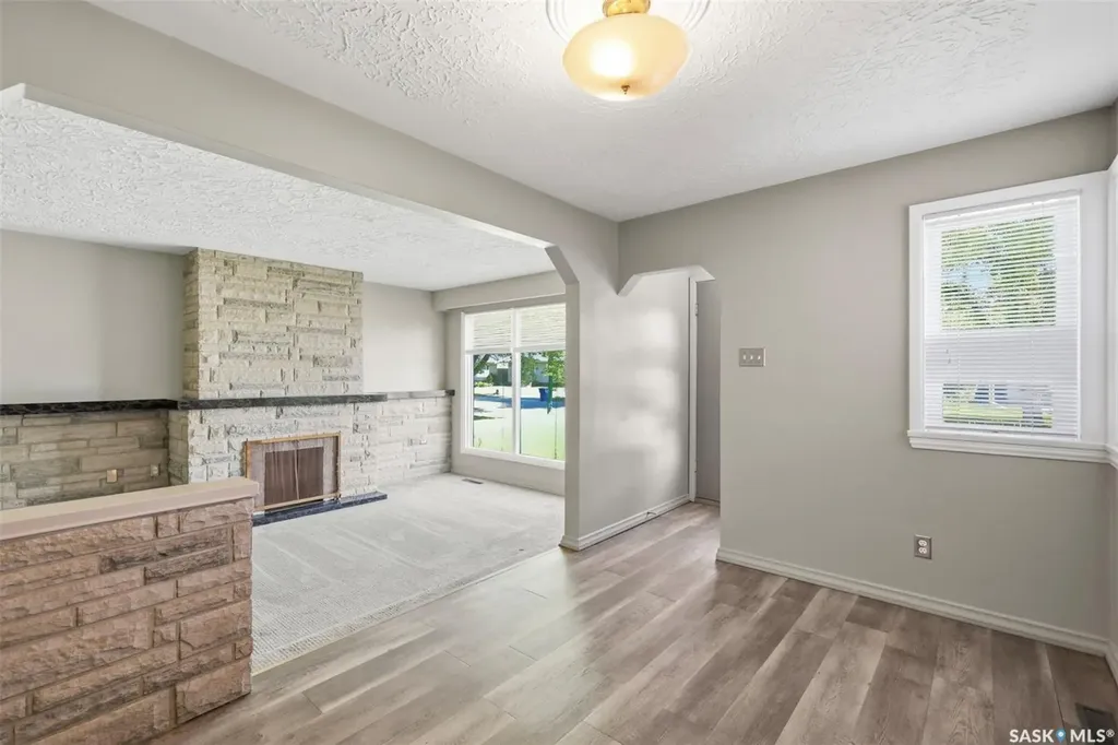 306 108th Street W Saskatoon SK S7N 1P8