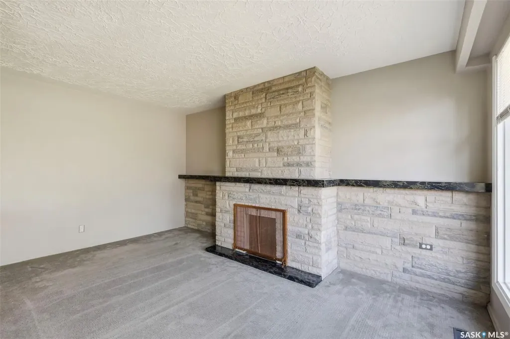 306 108th Street W Saskatoon SK S7N 1P8