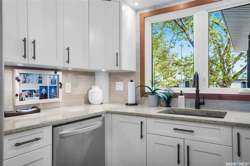 415 Chitek Crescent Saskatoon SK S7K 5C1