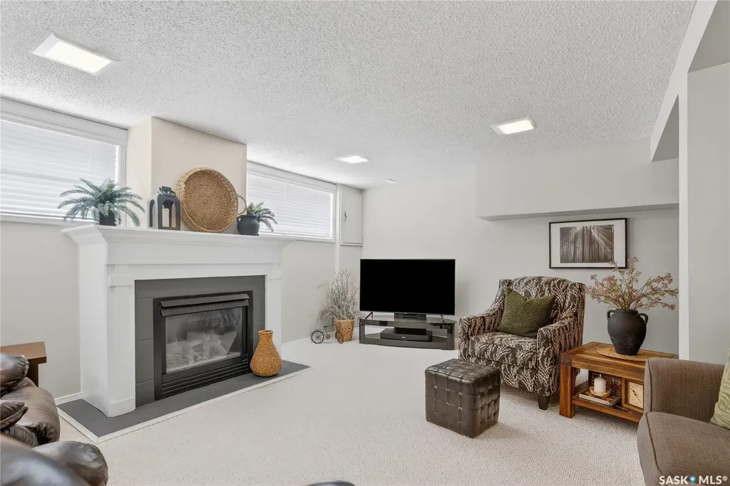415 Chitek Crescent Saskatoon SK S7K 5C1