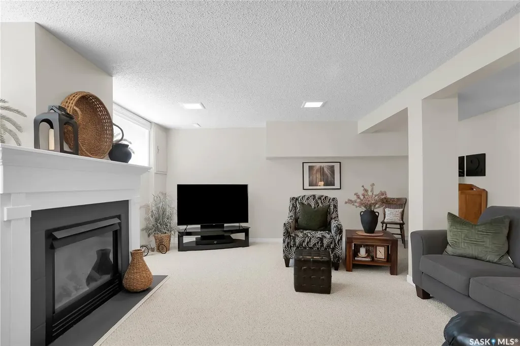 415 Chitek Crescent Saskatoon SK S7K 5C1