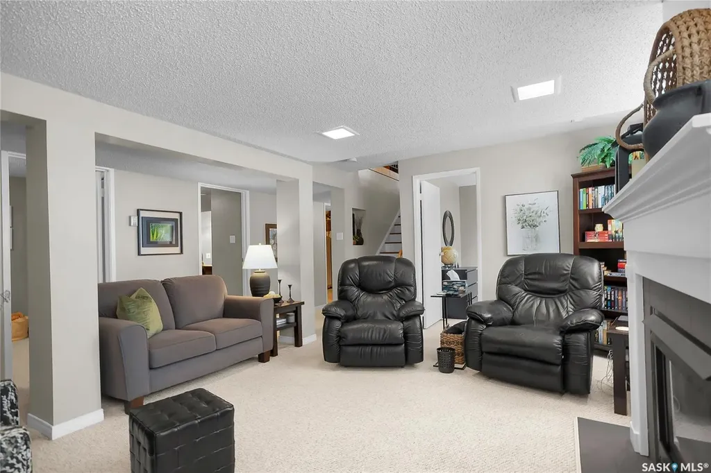 415 Chitek Crescent Saskatoon SK S7K 5C1