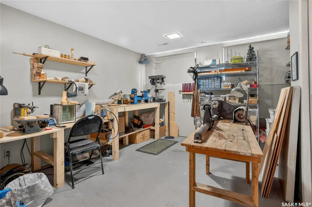 415 Chitek Crescent Saskatoon SK S7K 5C1