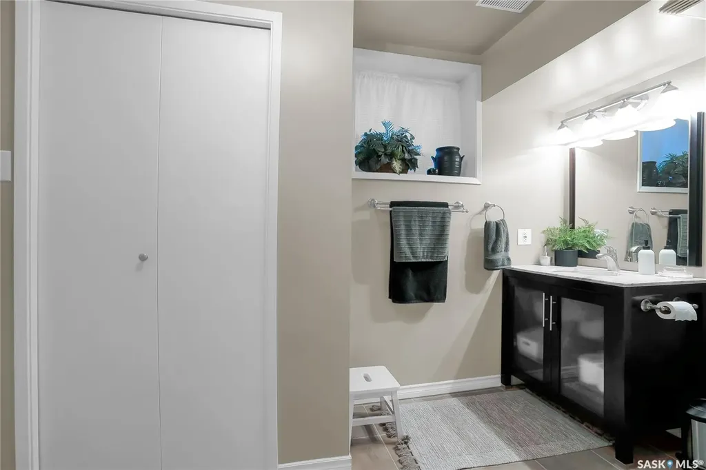 415 Chitek Crescent Saskatoon SK S7K 5C1