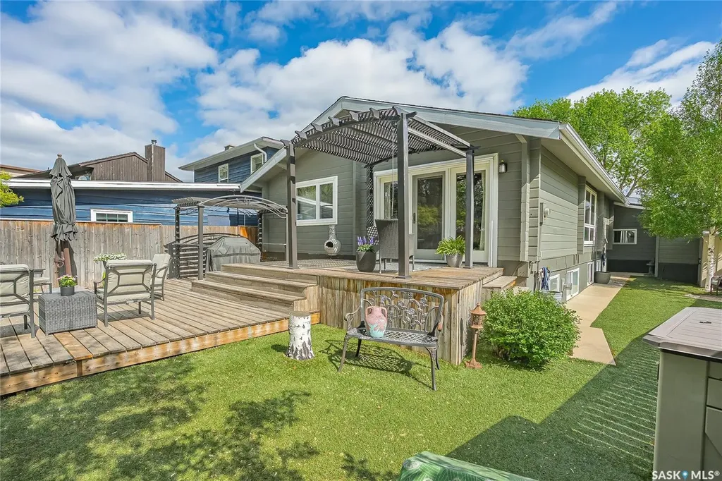 415 Chitek Crescent Saskatoon SK S7K 5C1