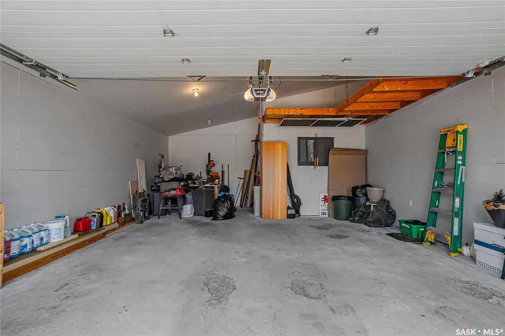 415 Chitek Crescent Saskatoon SK S7K 5C1