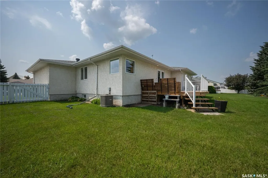 78 Russell Drive Yorkton SK S3N 3W2