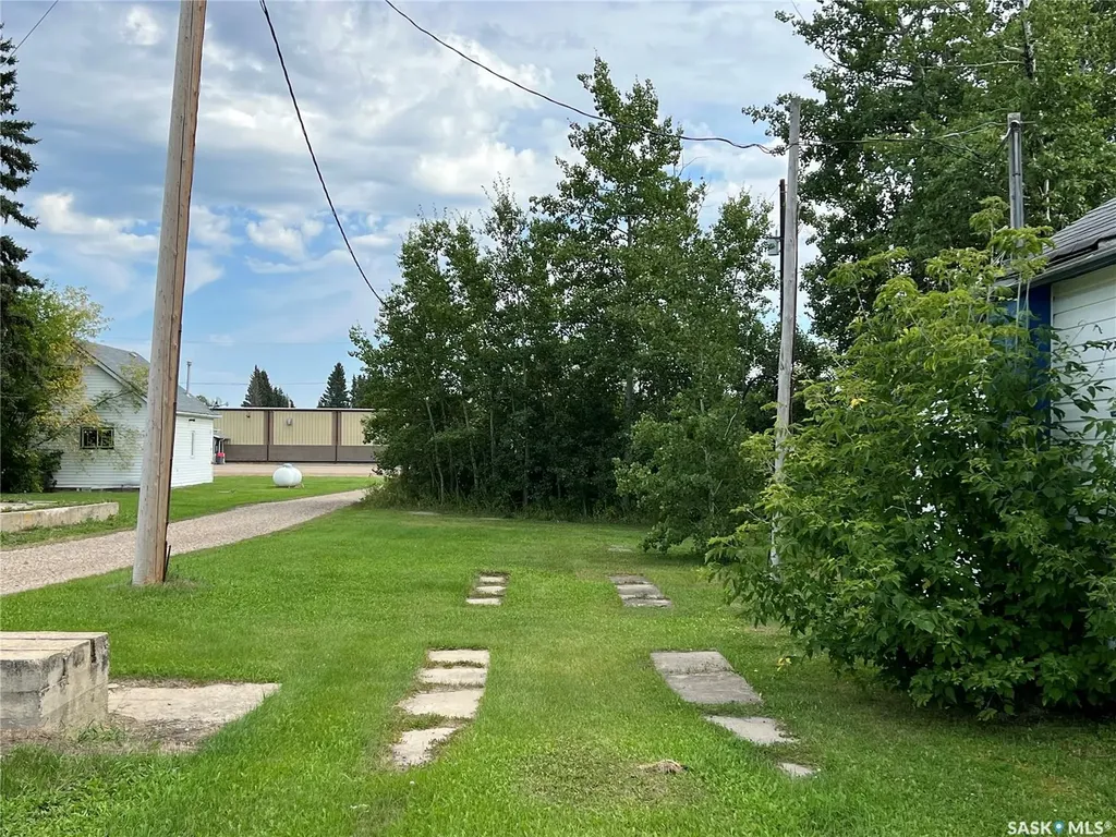 105 1st Avenue S Dorintosh SK S0M 0T0