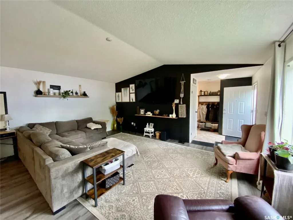 114 3 Street E Carnduff SK S0C 0S0