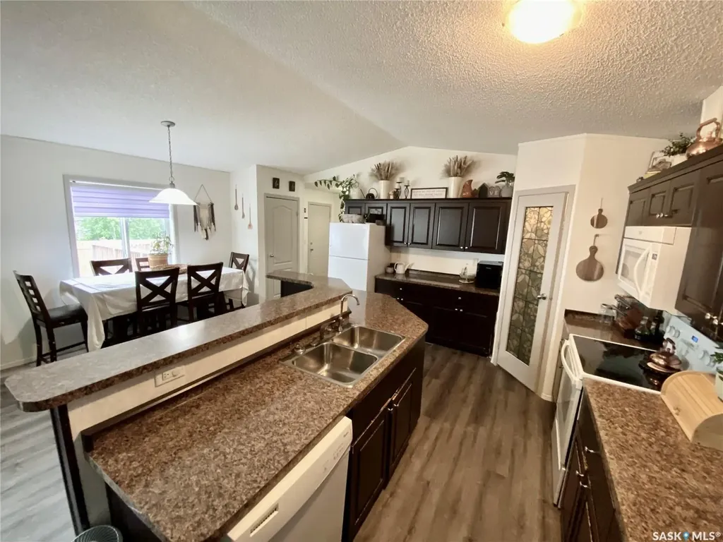 114 3 Street E Carnduff SK S0C 0S0