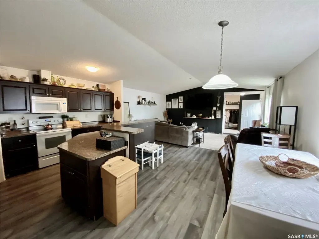 114 3 Street E Carnduff SK S0C 0S0